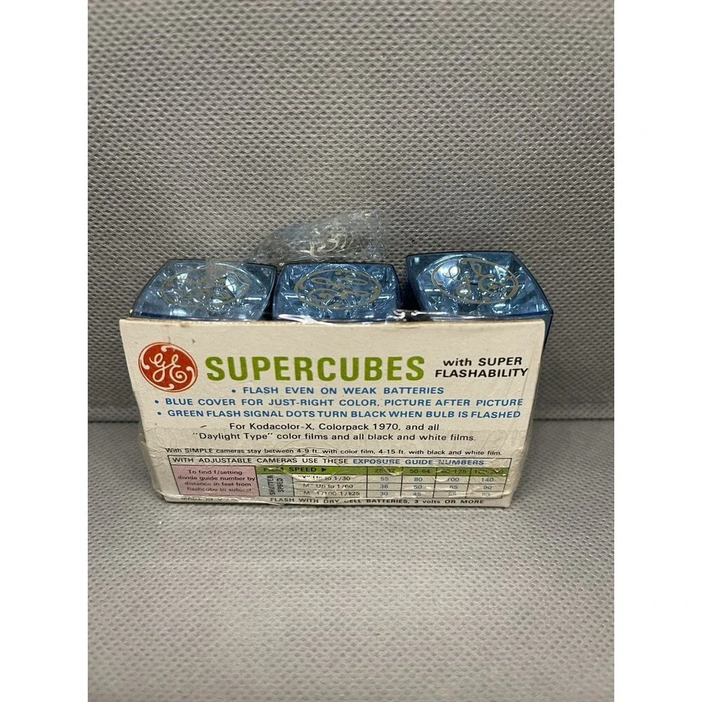 Vintage General Electric GE Super Cube Pack (3) Flash Bulbs